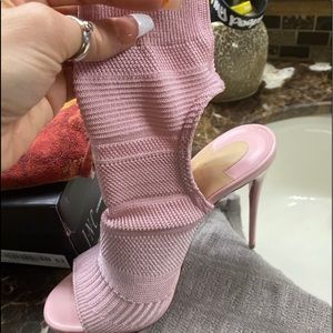 Christan Louboutin cheminene